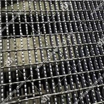 Protišmyková zúbkovaná oceľová mriežka