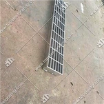 Stupne schodov z pozinkovanej ocele